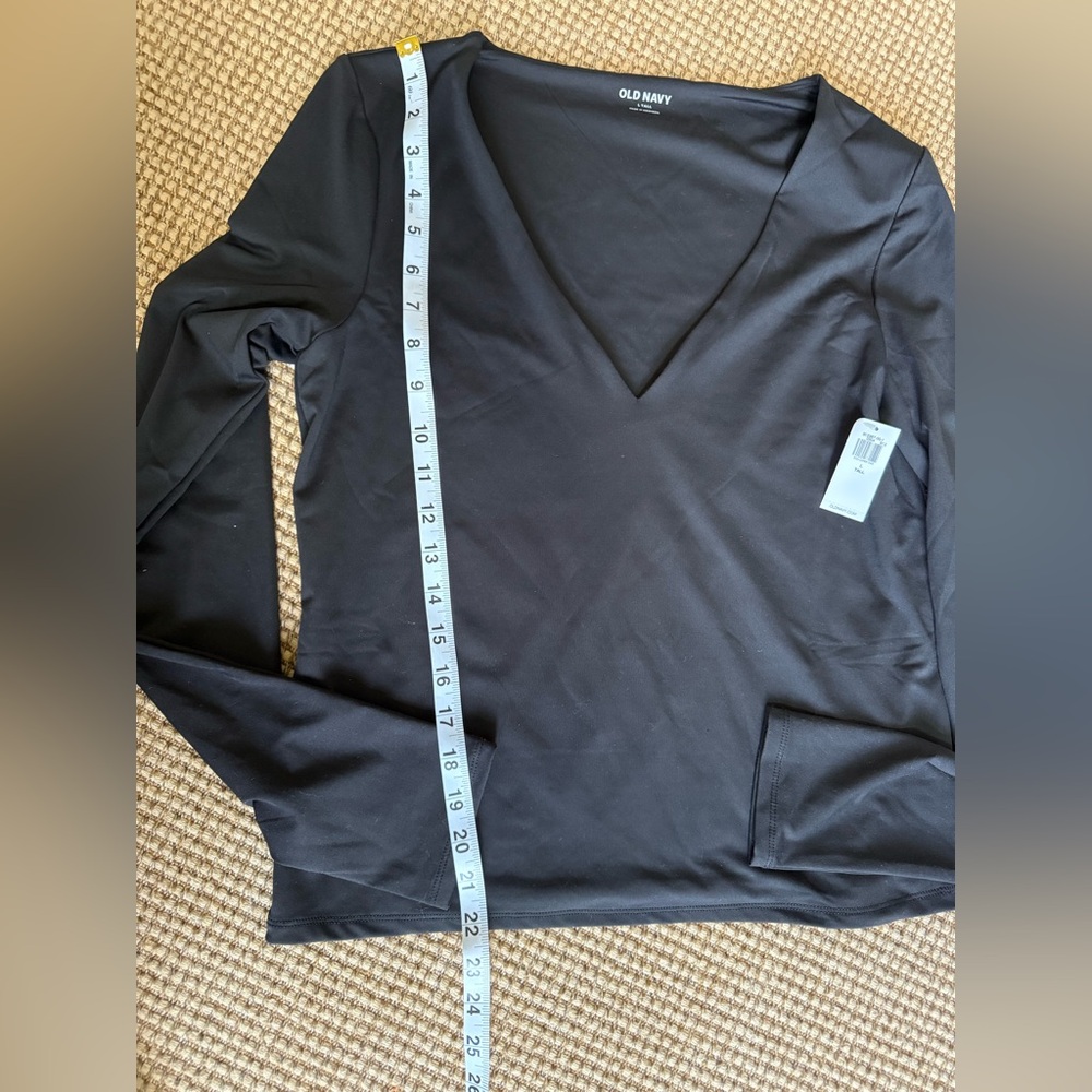 Old Navy Large Tall Longsleeve V Neck - Picture 4 of 4